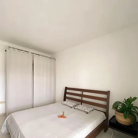 Apartment Elena'S Guest House Apartment *